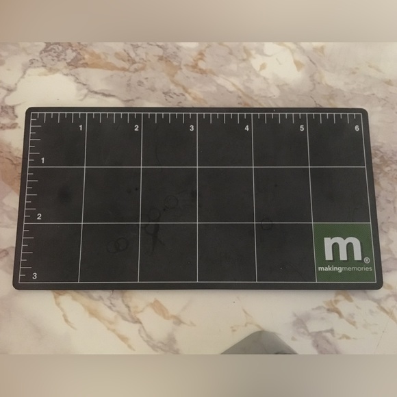 Making Memories Multi-Use Tool for Engraving Emboss Your Items DIY - Picture 3 of 7